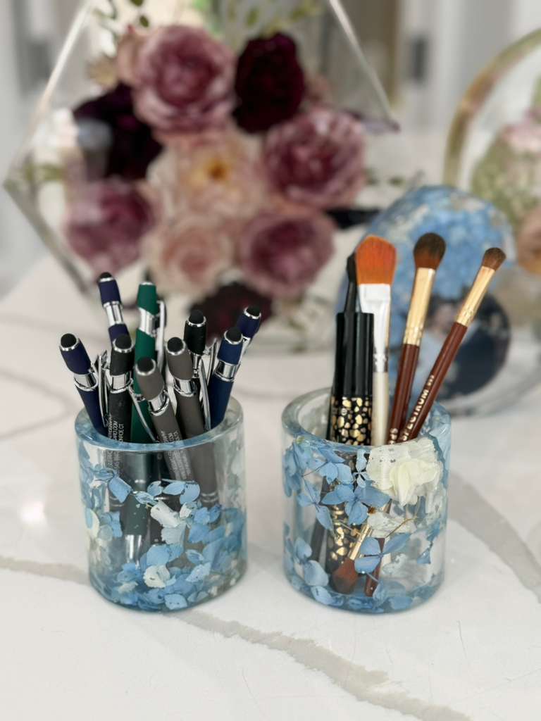 Small resin favors and keepsakes for the wedding party